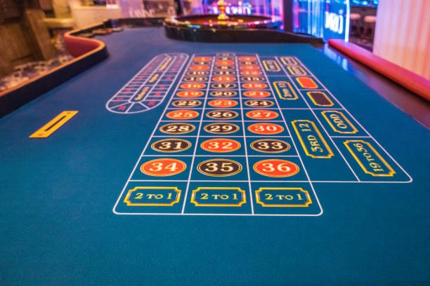 sjo777 slot mobile app interface showing live casino tables and sportsbook markets